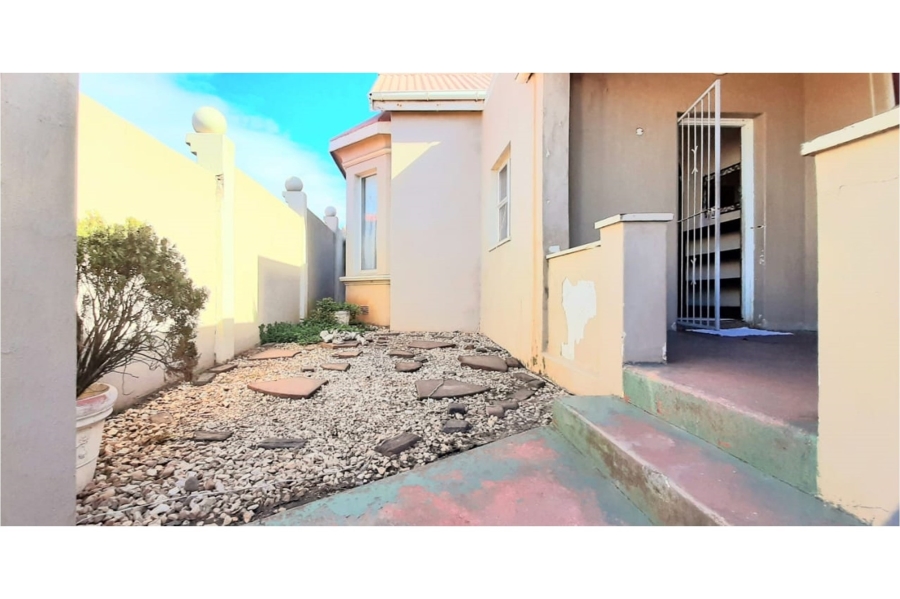 11 Bedroom Property for Sale in Quigney Eastern Cape